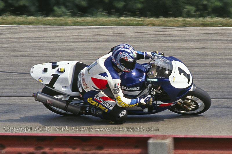 Mat Mladin on the Suziki Superbike - 7d103303